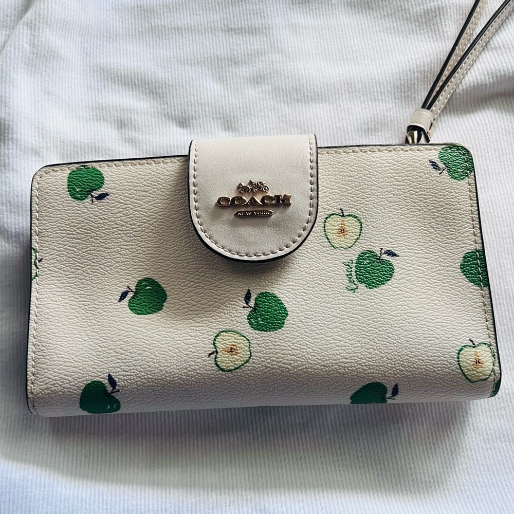Coach wristlet beautiful apple design perfect for fall